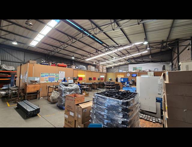1,535M² WAREHOUSE TO LET IN SPARTAN